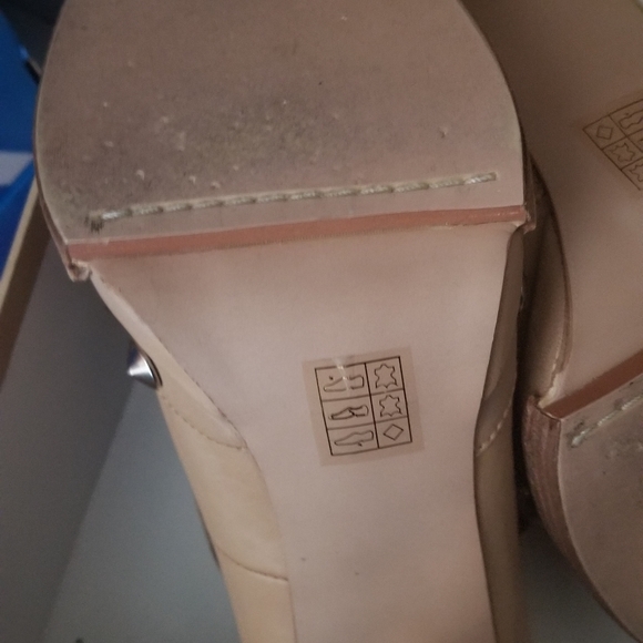 Shoes - Picture 4 of 7